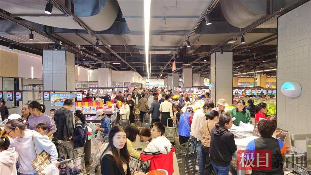 中百仓储超市孝感店焕新开业多业态协同共筑零售新体验