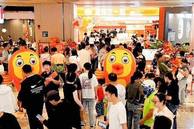 鱼你在一起北京亦庄龙湖天街店焕新升级烫捞新品全球首发！